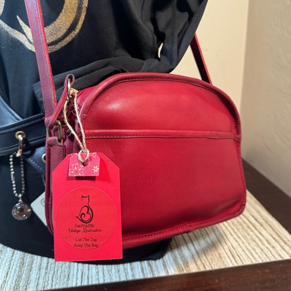 ❤️SOLD❤️Vintage Coach NYC Red Camera Bag 9760 - Picture 9 of 10